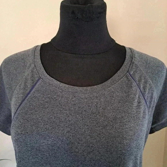 ❤ Lavon Grey Activewear Top Women's Medium Short Sleeved Crewneck - Picture 11 of 11